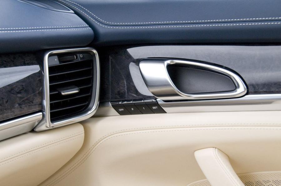  Porsche Panamera 2009 года  (фото 70 из 144)